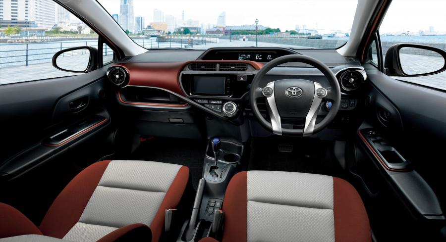  Toyota Aqua 2014 года  (фото 5 из 6)